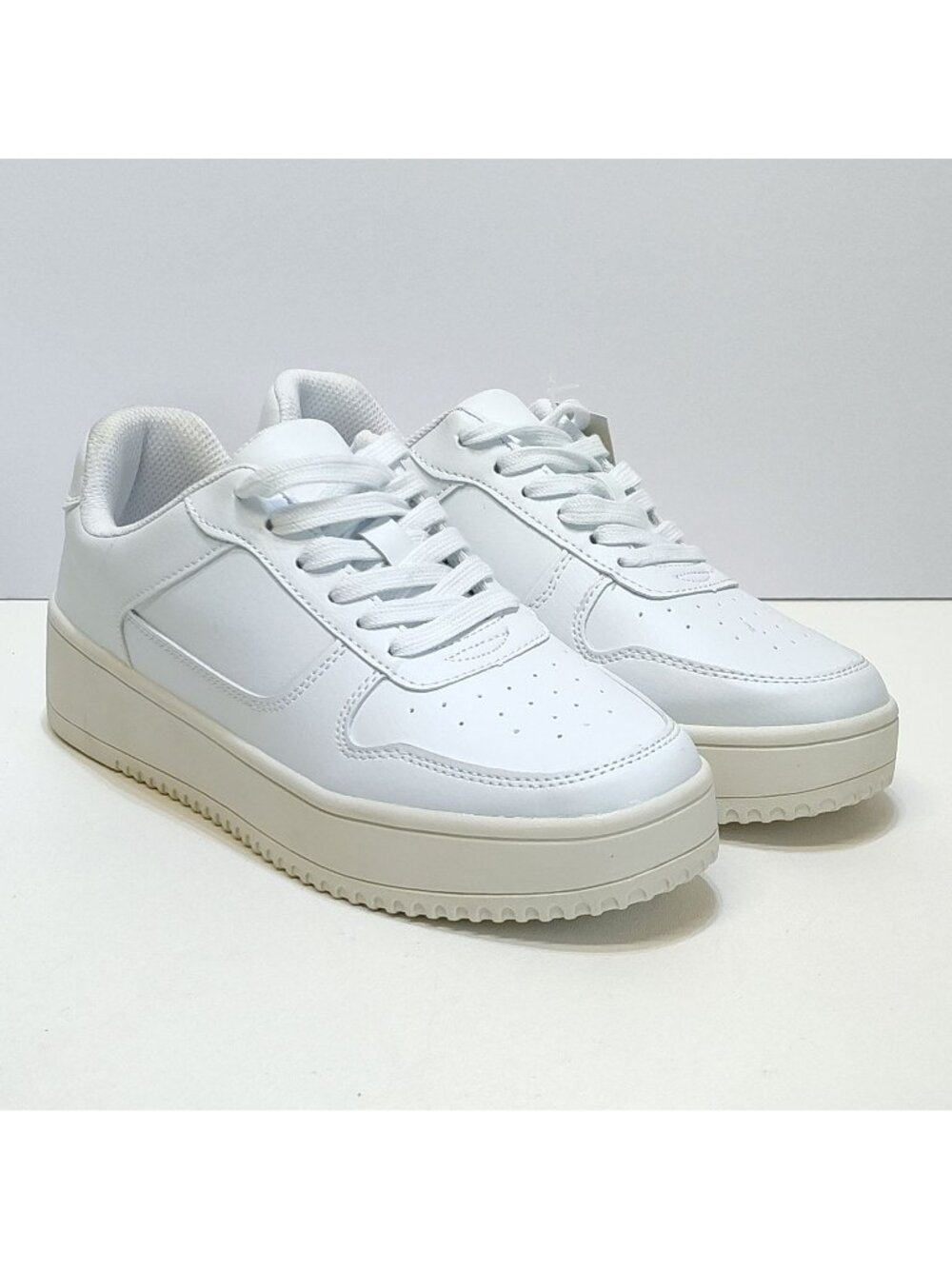 No Boundaries PU Platform Sneaker Women's Size 8.5 Memory Foam Casual Shoe NWT